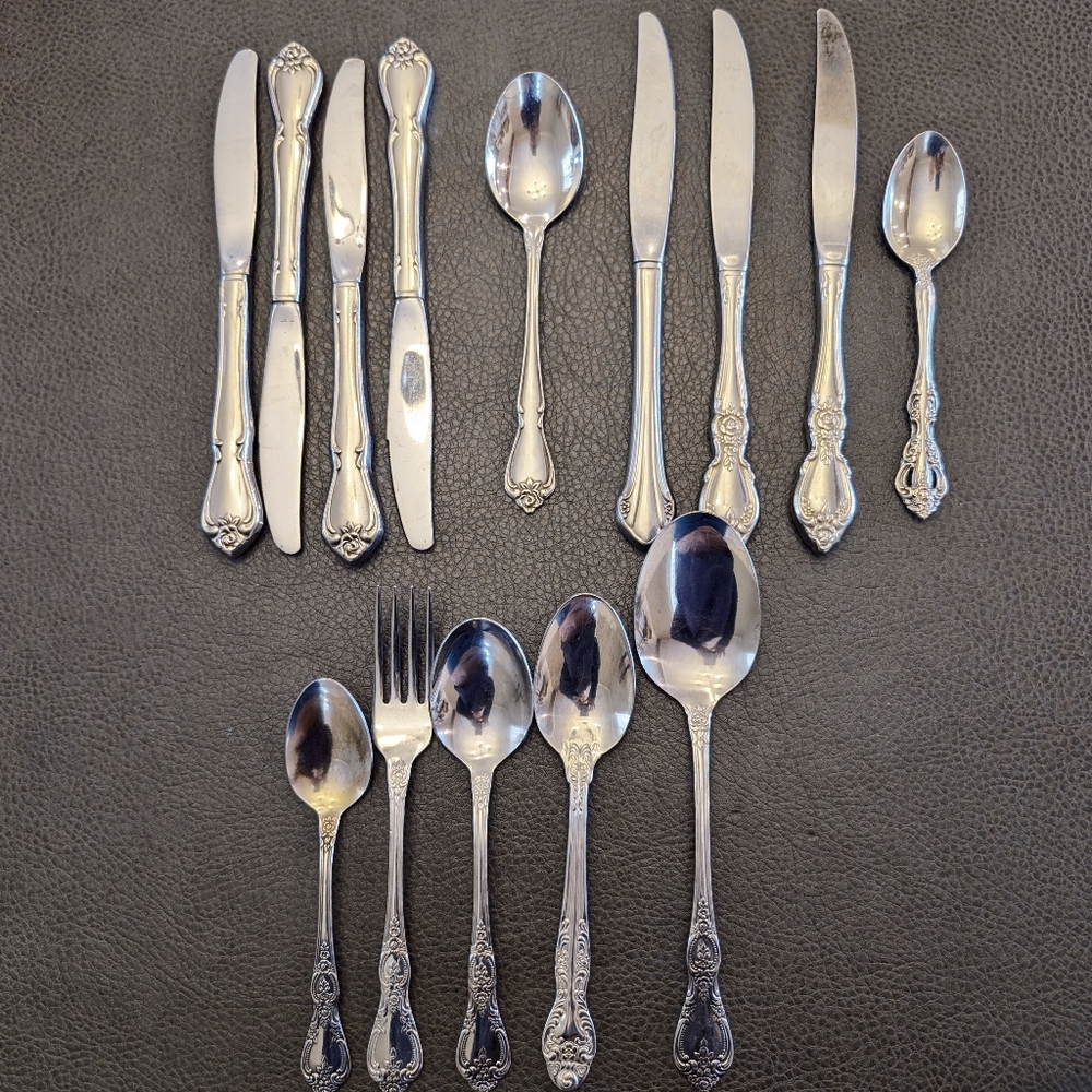 Oneida Stainless Set Of 14 Flatware Miscellaneous Cutlery